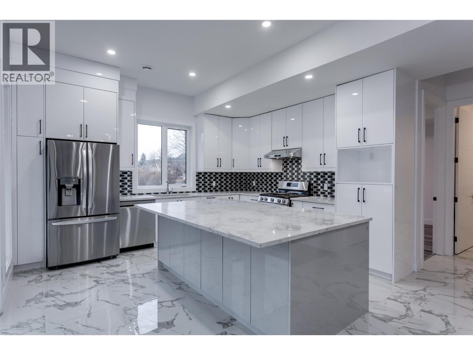 474 Snowsell Street N