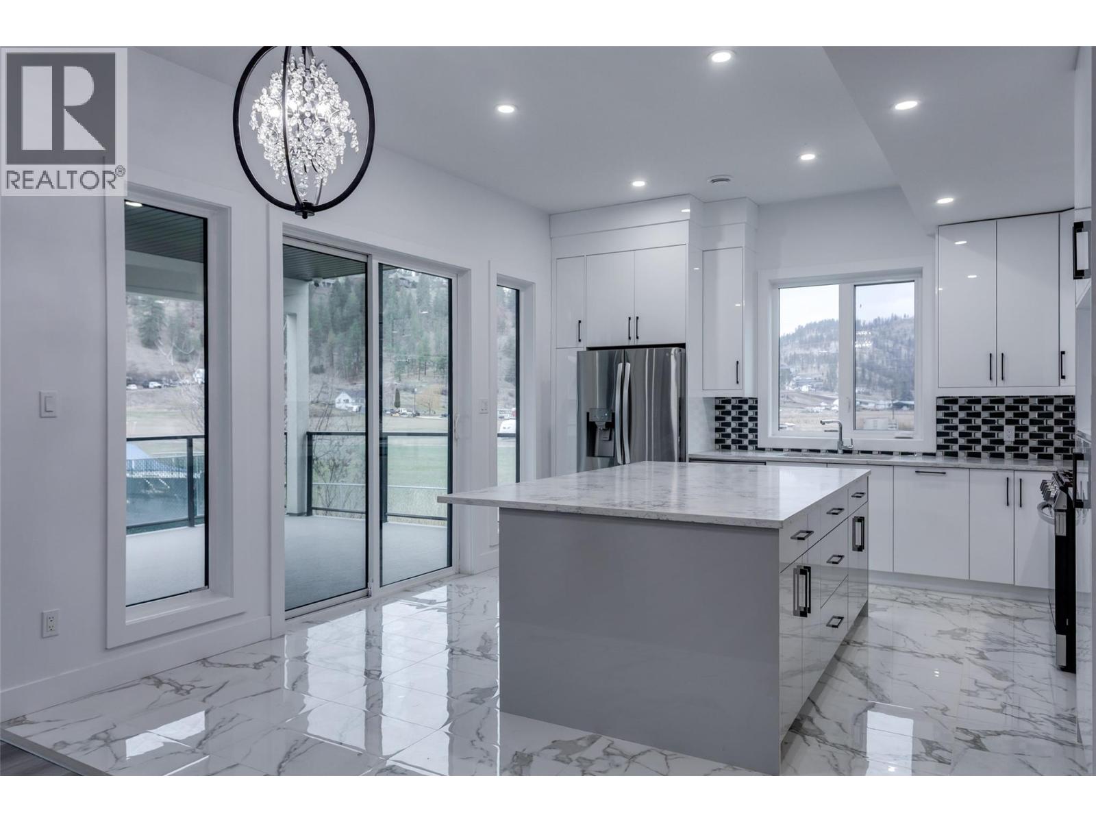 474 Snowsell Street N