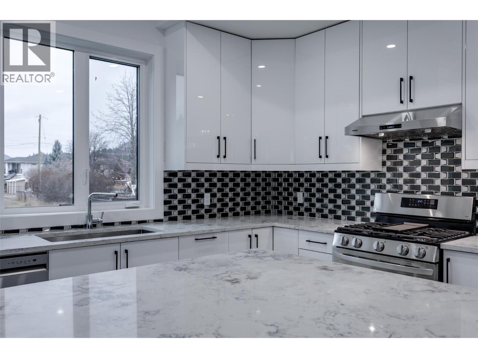 474 Snowsell Street N