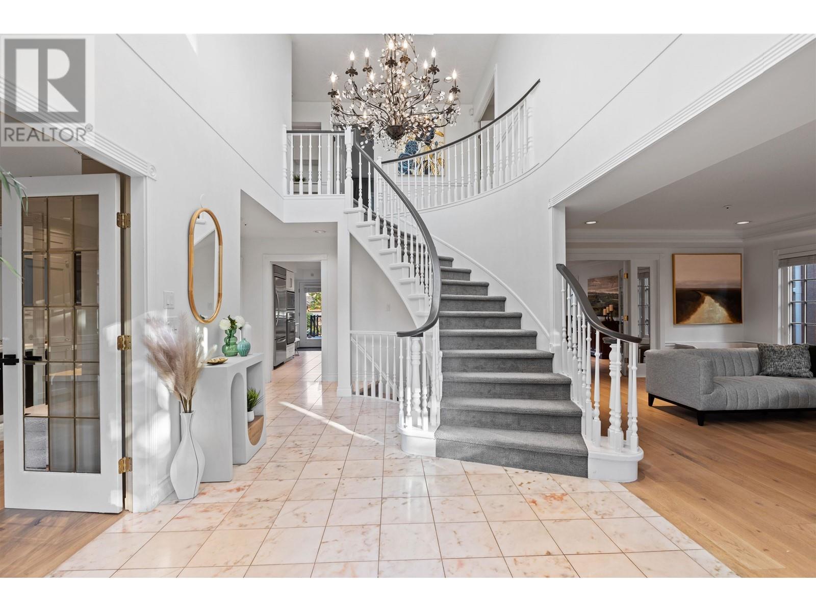 2318 OLIVER CRESCENT