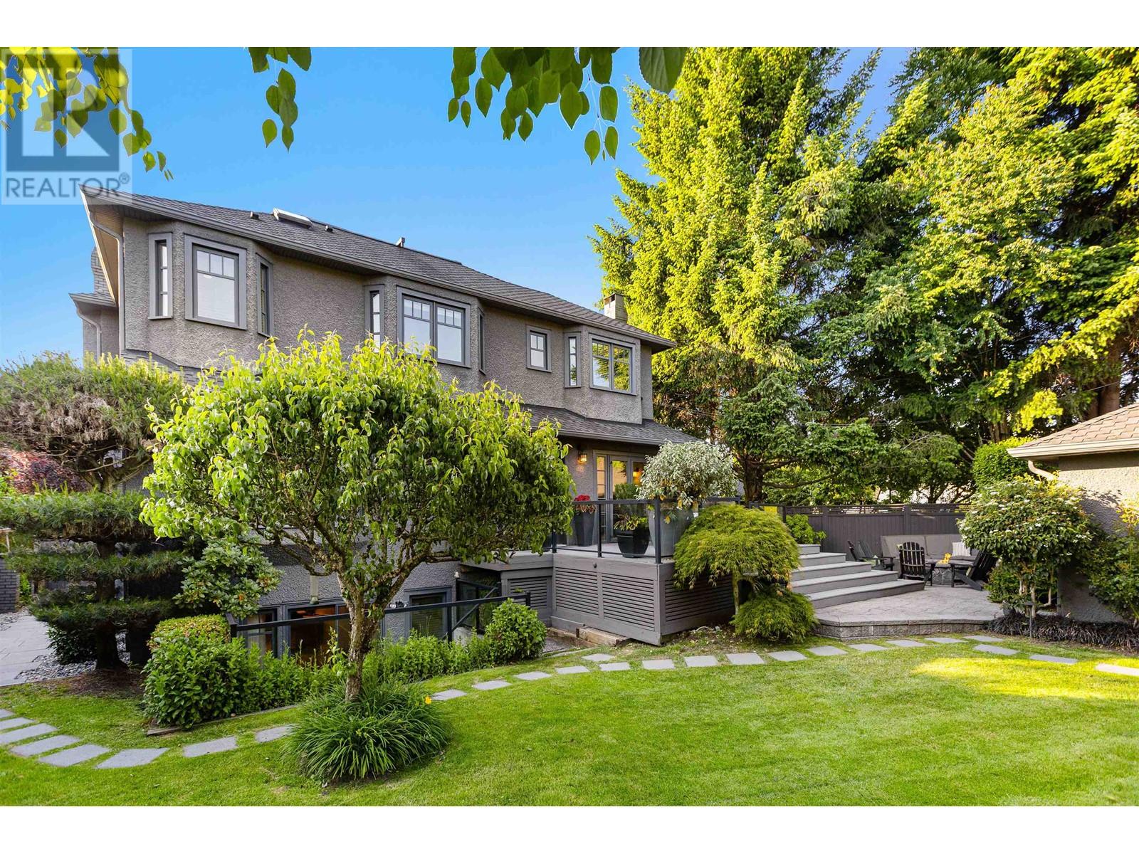2318 OLIVER CRESCENT