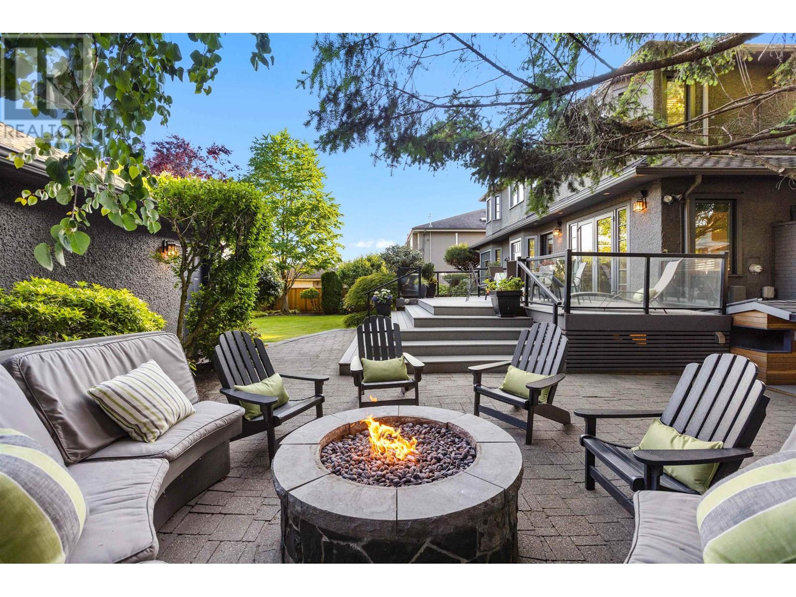 2318 OLIVER CRESCENT