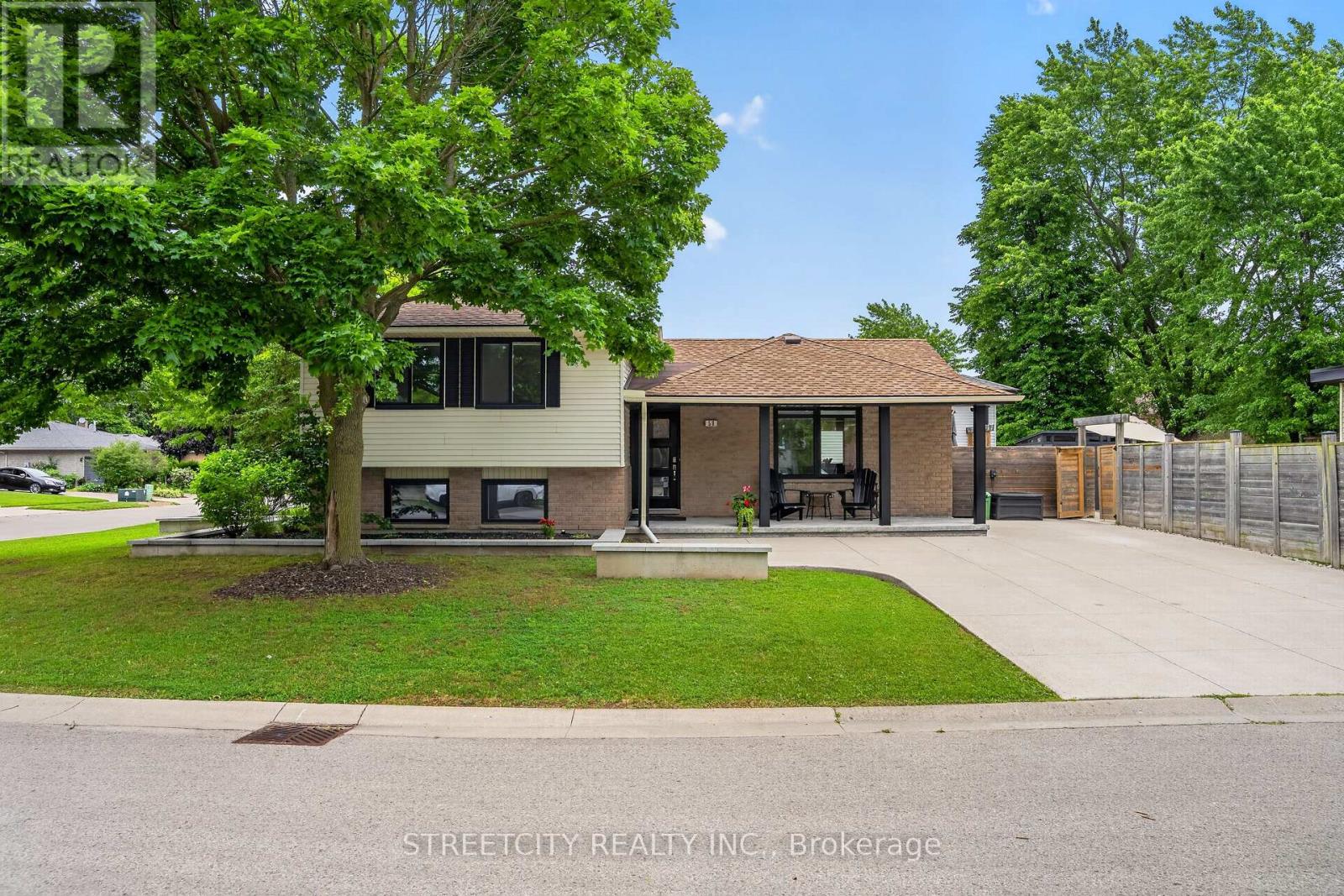 59 BLANCHARD CRESCENT