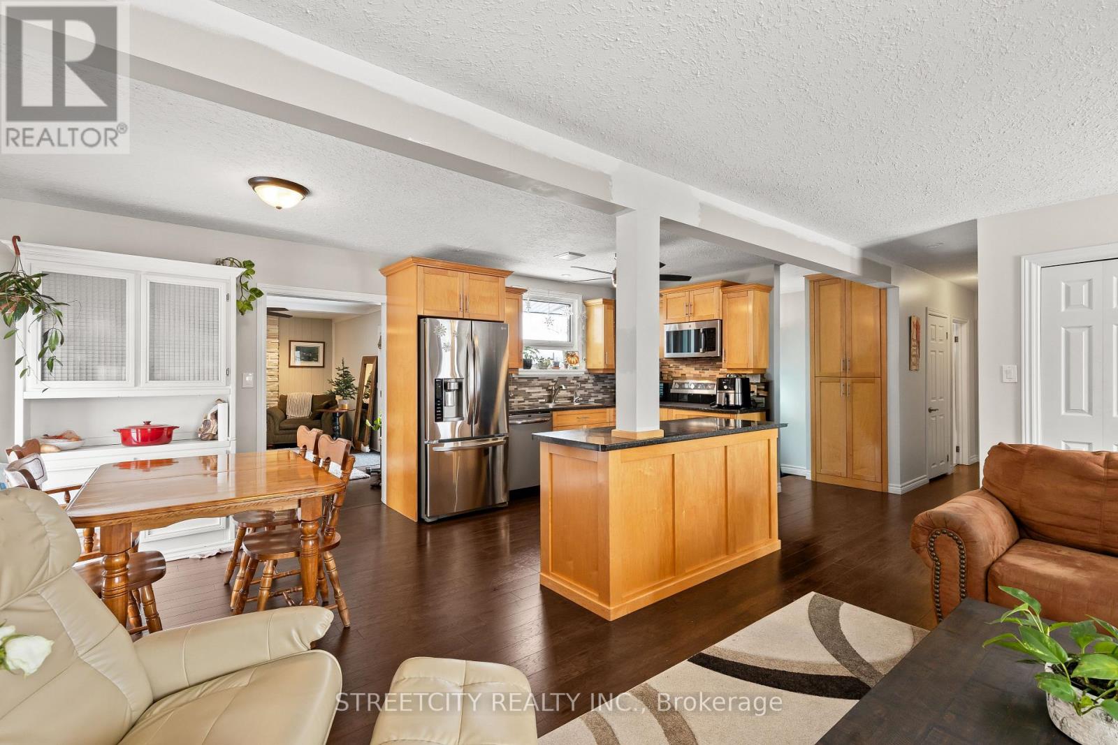 2632 CATHERINE STREET