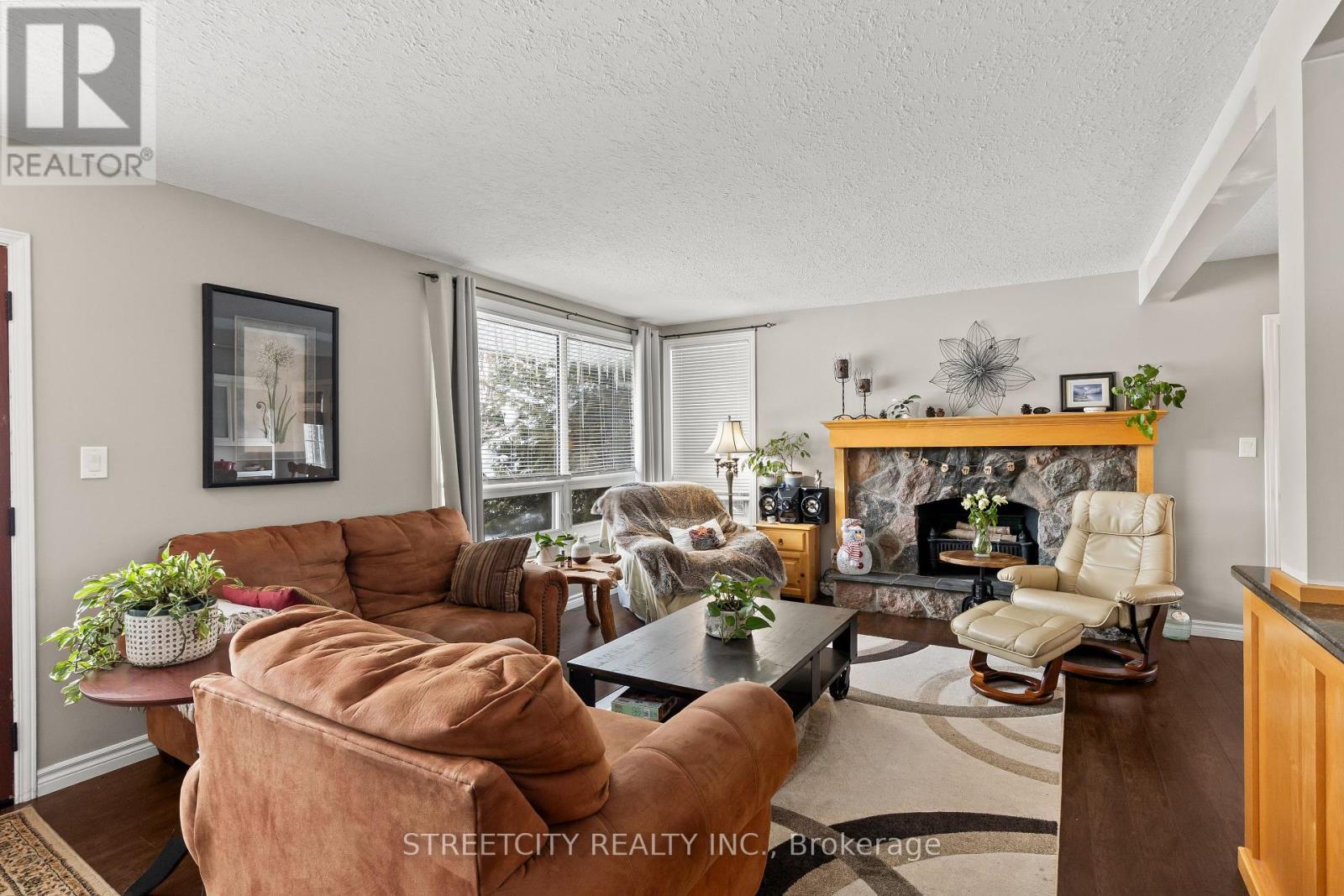 2632 CATHERINE STREET