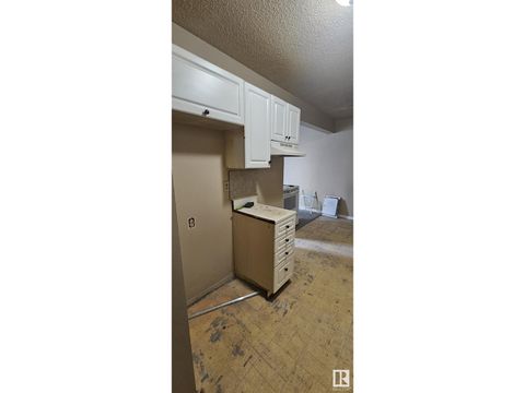 #204 3720 118 AV NW Edmonton AB T5W0Z6