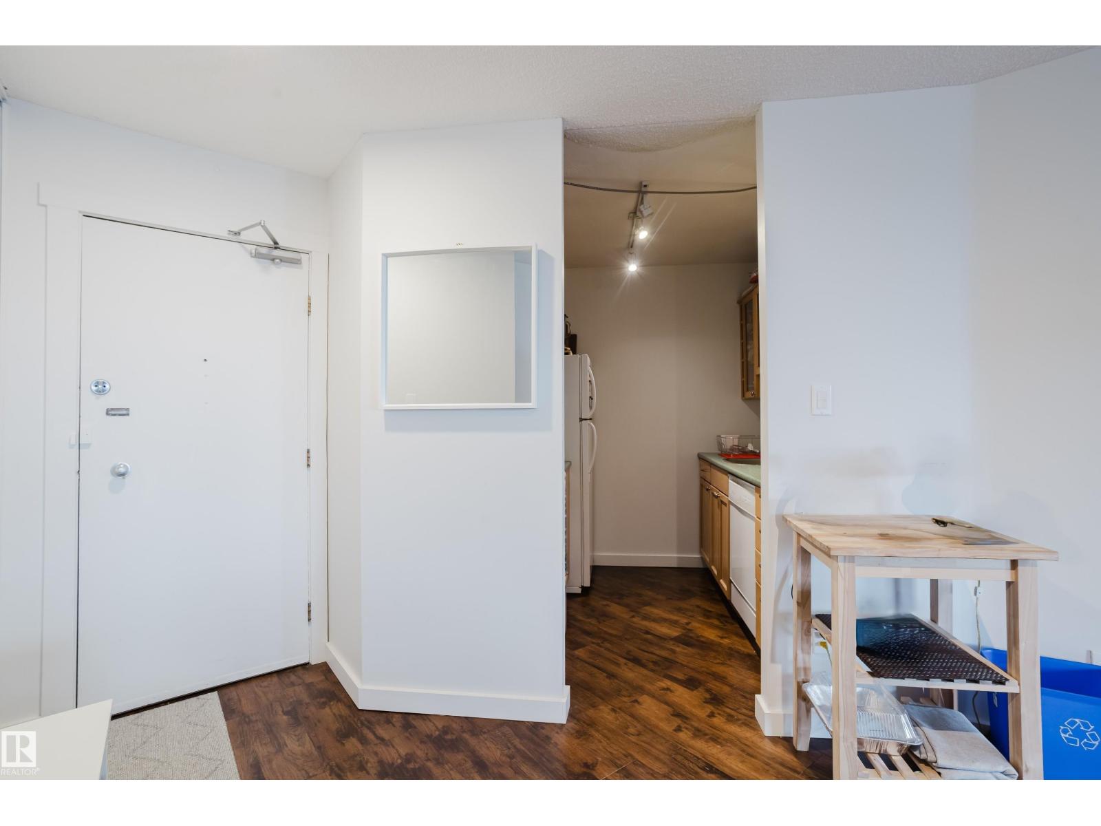 #402 10045 117 ST NW