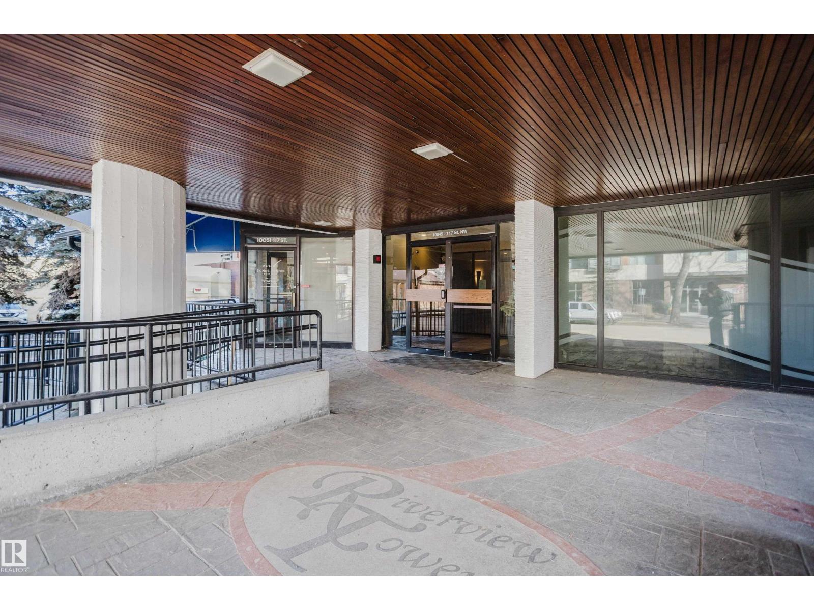 #402 10045 117 ST NW