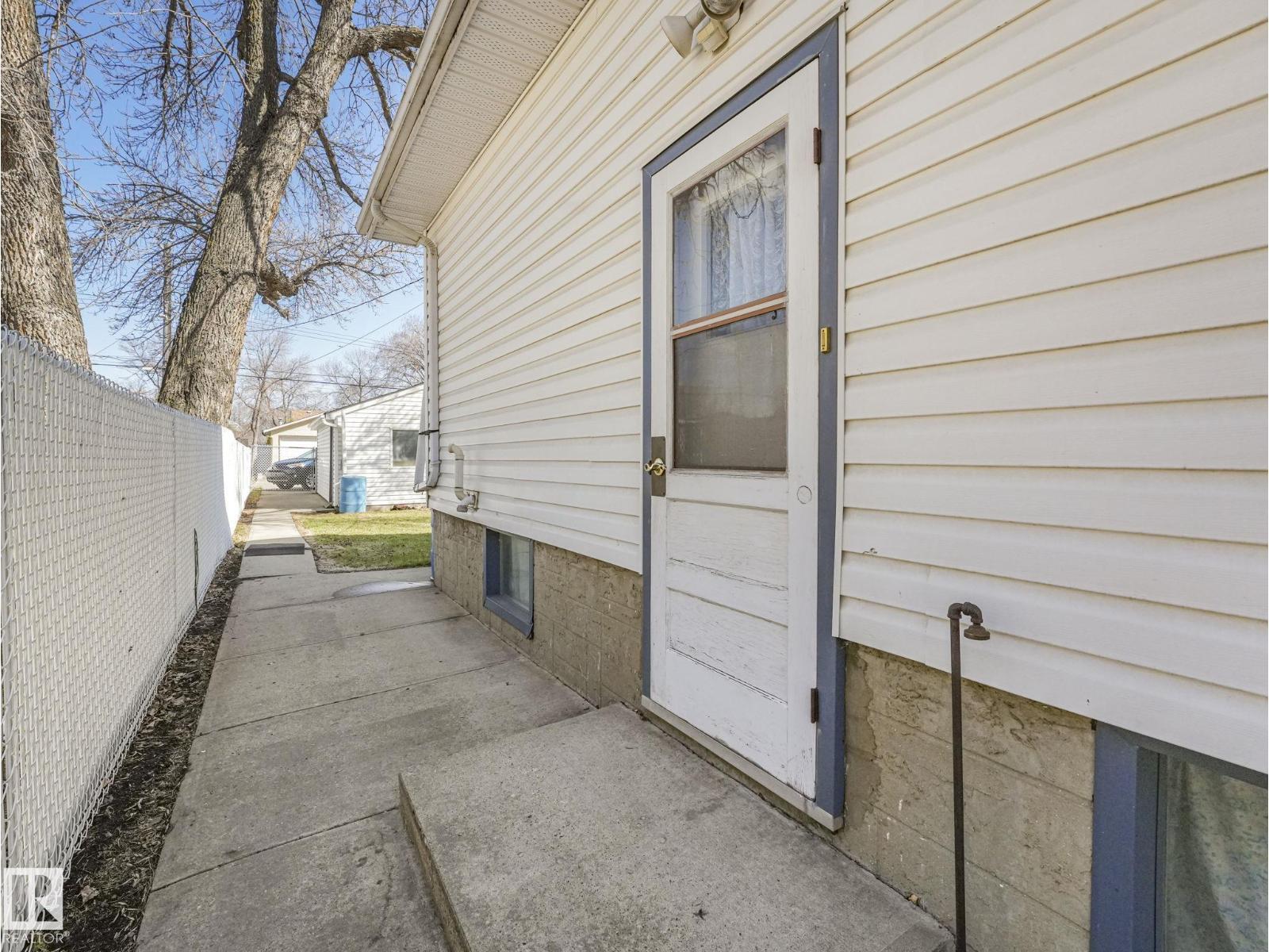 12245 96 ST NW