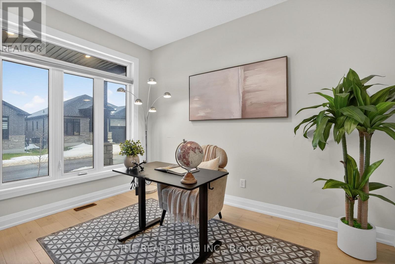 8 - 383 DAVENTRY WAY