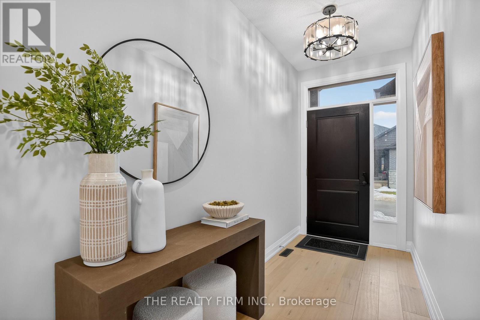 8 - 383 DAVENTRY WAY