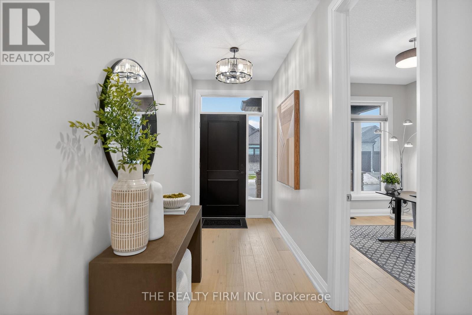 8 - 383 DAVENTRY WAY