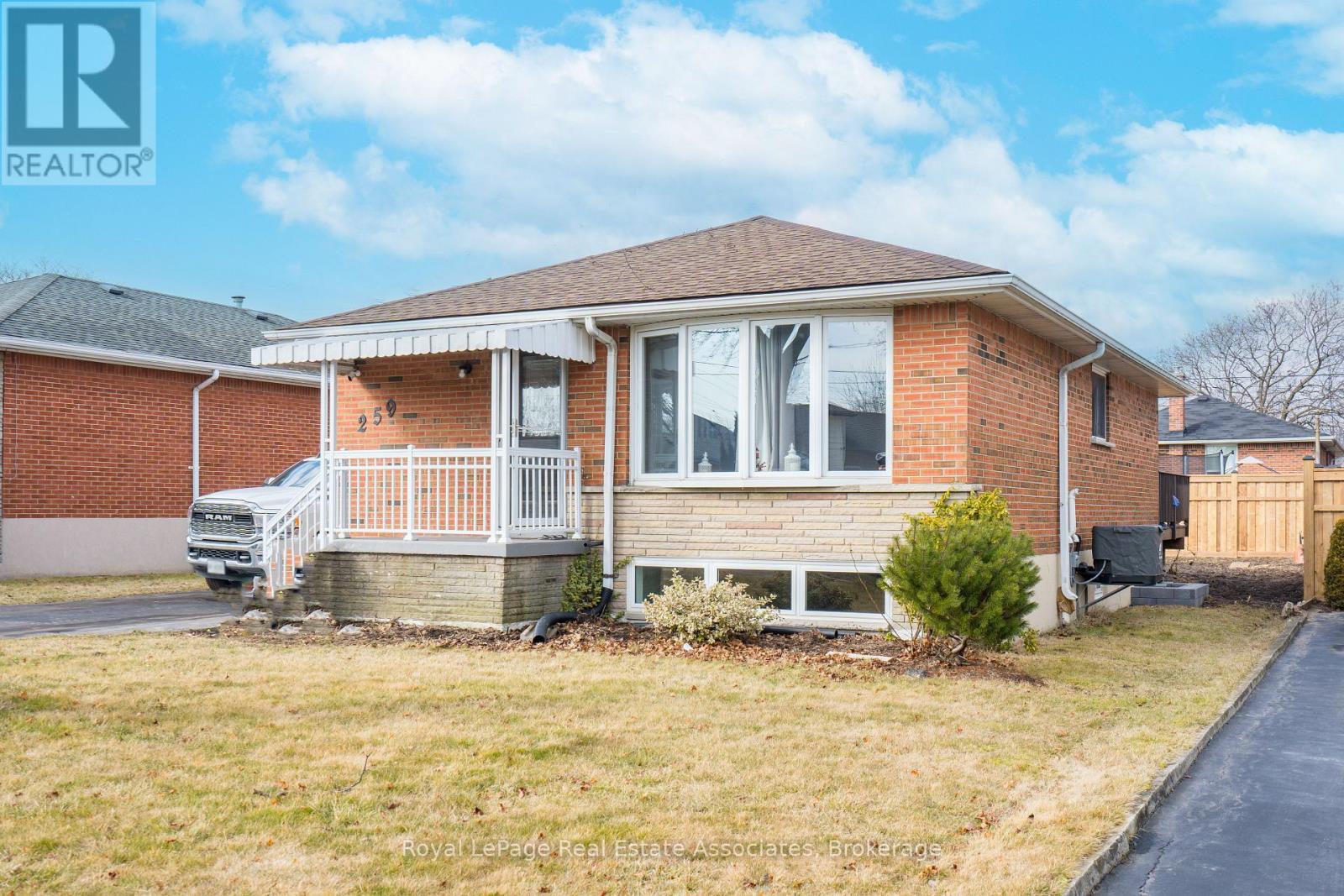Photo 1 of 19 — 259 FERNWOOD CRESCENT, Hamilton (Hampton Heights), ON L8T3L7