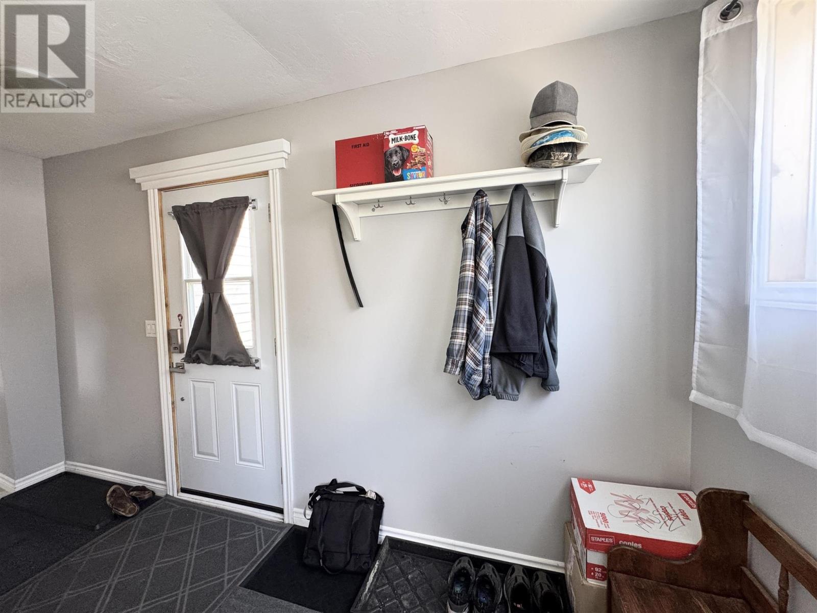 68 Lansdowne ST S - Photo 2