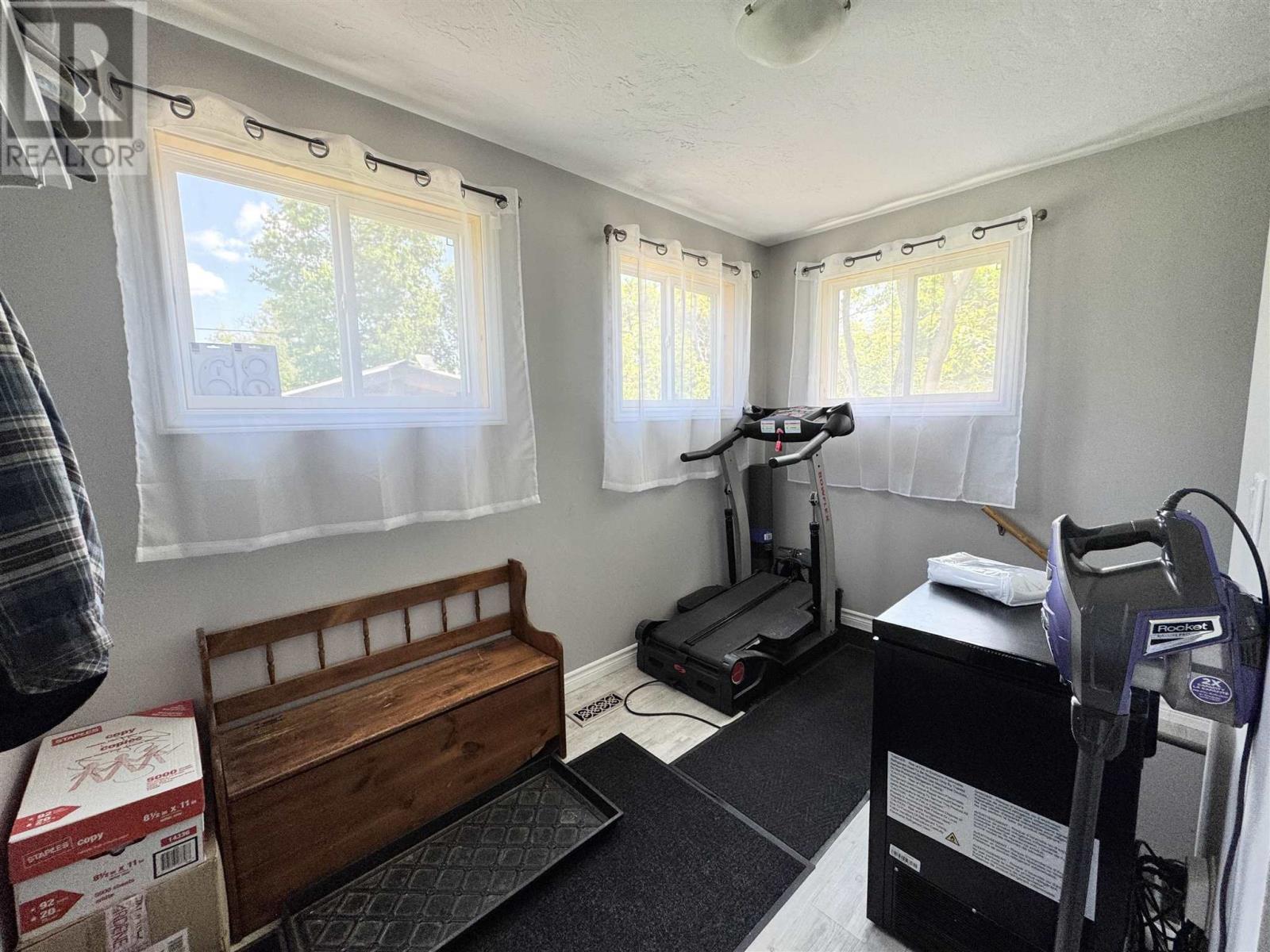 68 Lansdowne ST S - Photo 3