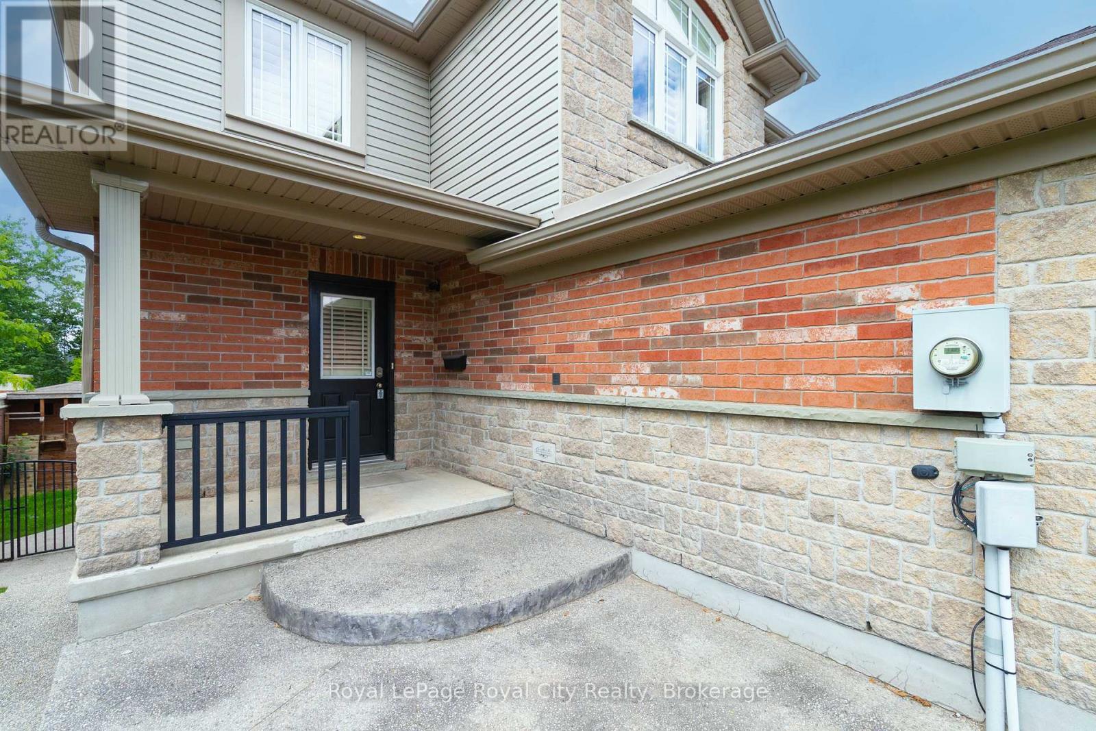 37 WILKIE CRESCENT
