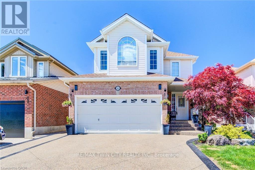 913 COPPER LEAF CRESCENT