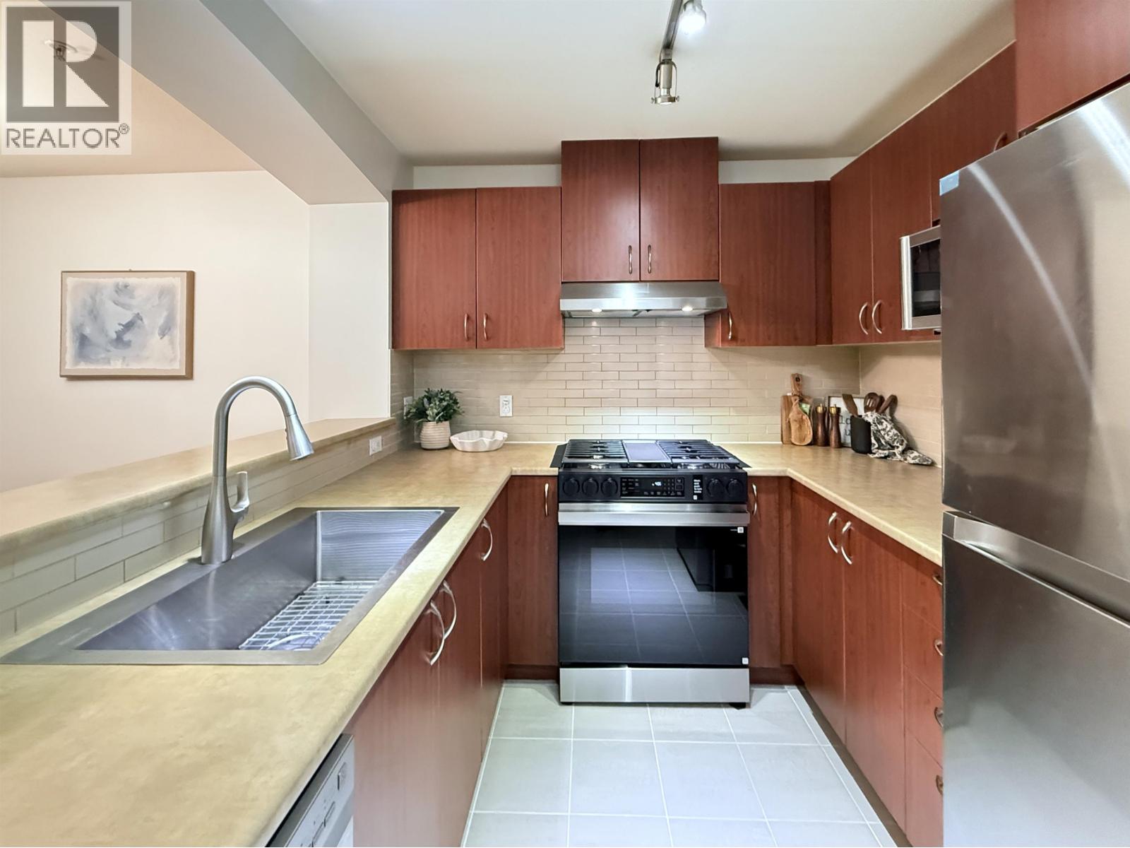 303 9098 HALSTON COURT