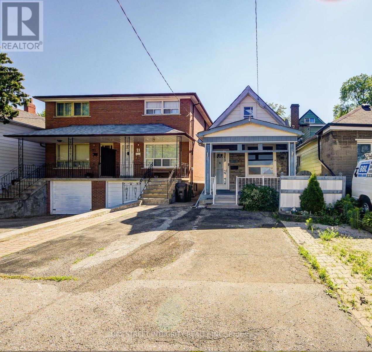 19 ROBINSON AVENUE