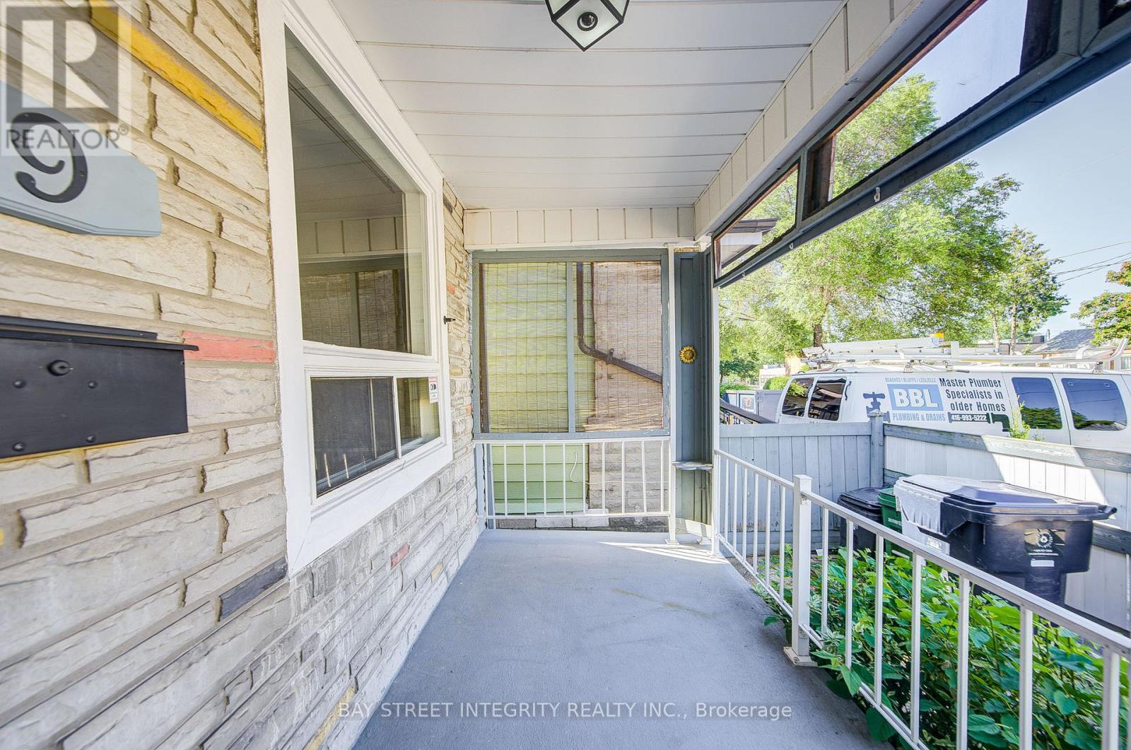 19 ROBINSON AVENUE
