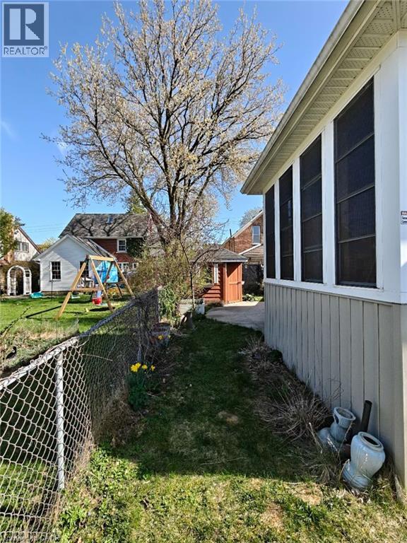 18 DUNBAR Road S