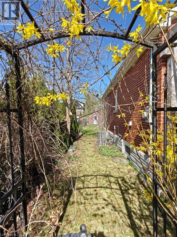 18 DUNBAR Road S