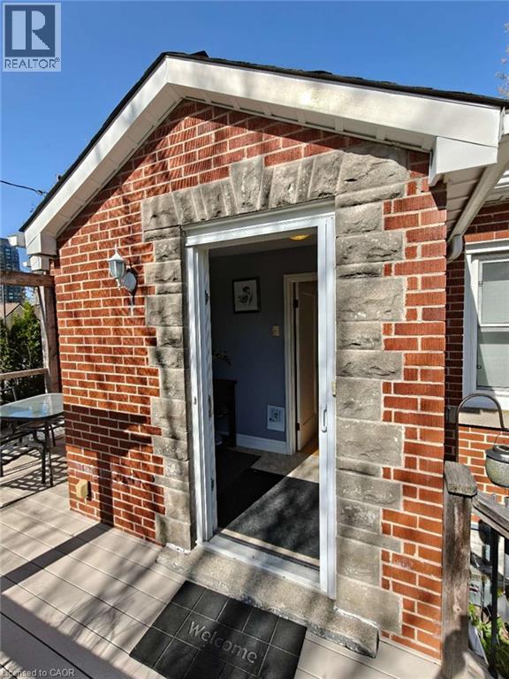 18 DUNBAR Road S