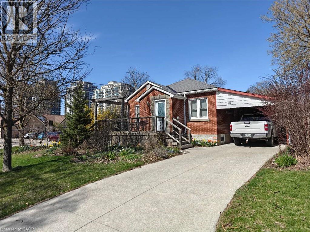 18 DUNBAR Road S