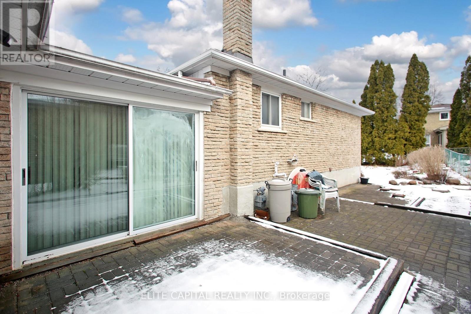 24 HOSEYHILL CRESCENT
