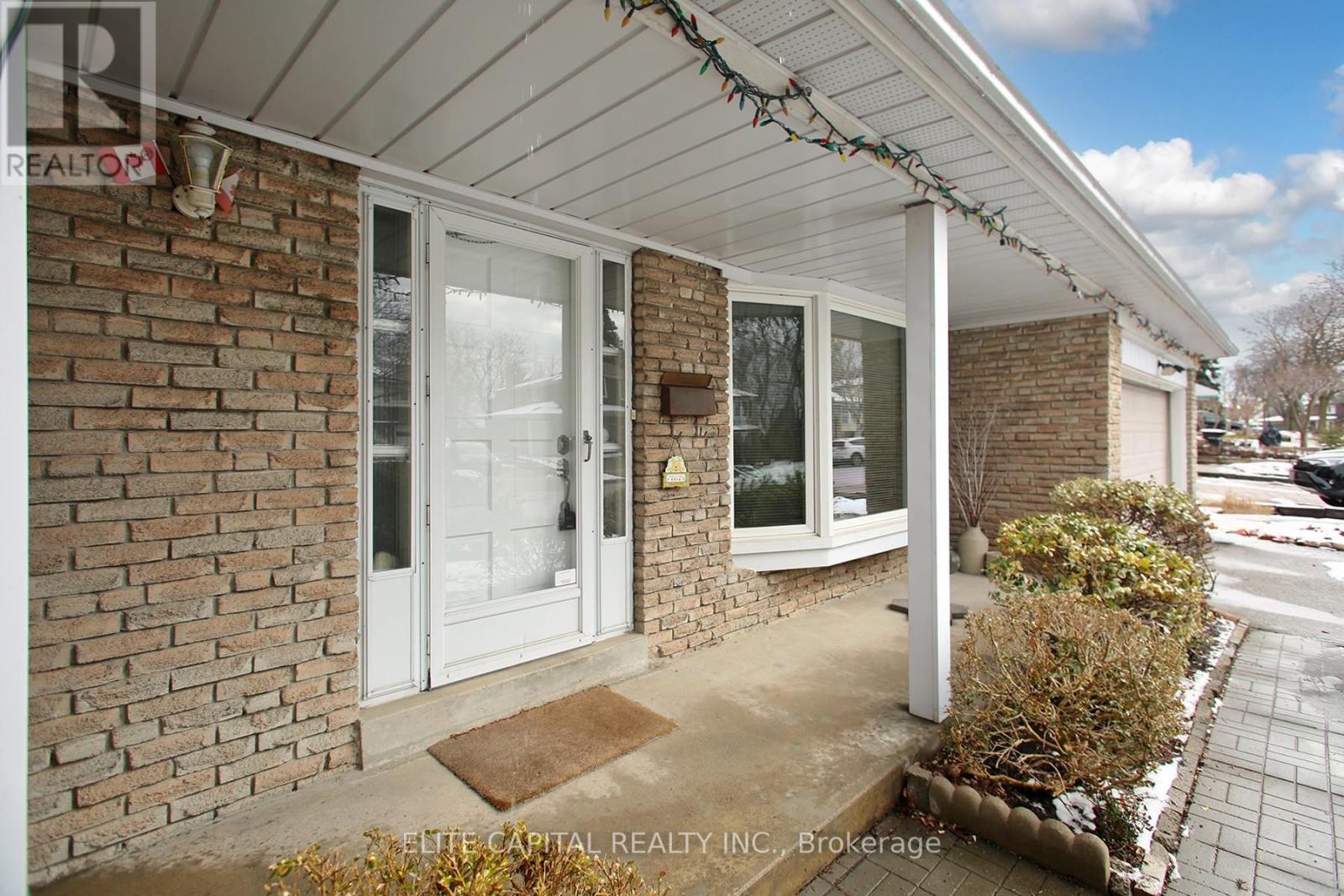 24 HOSEYHILL CRESCENT