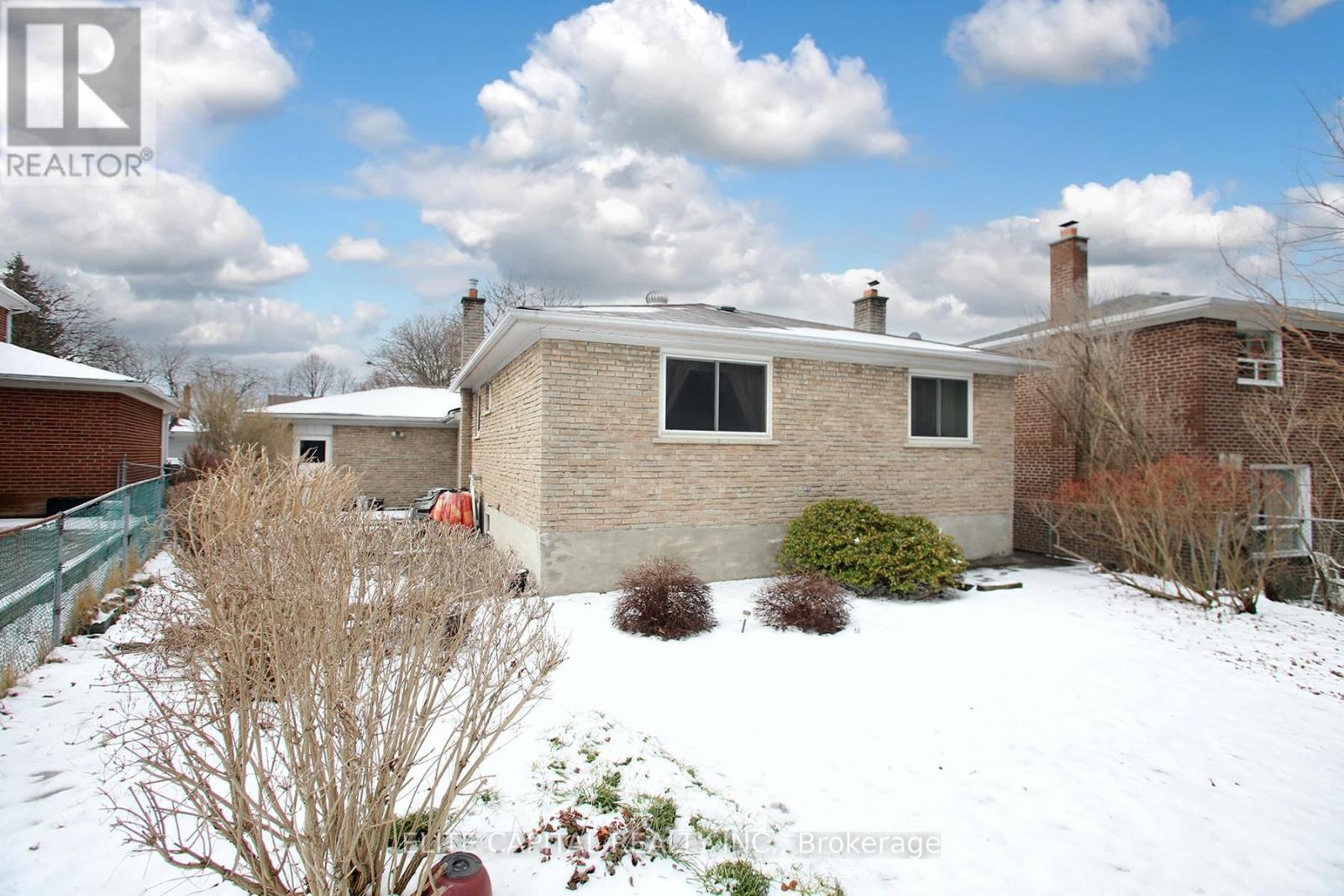 24 HOSEYHILL CRESCENT