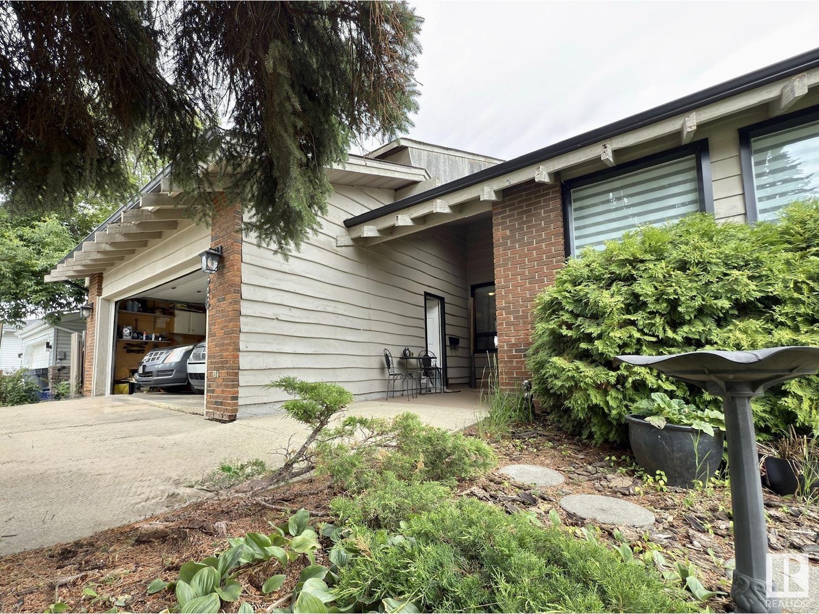 1136 PARKER DR