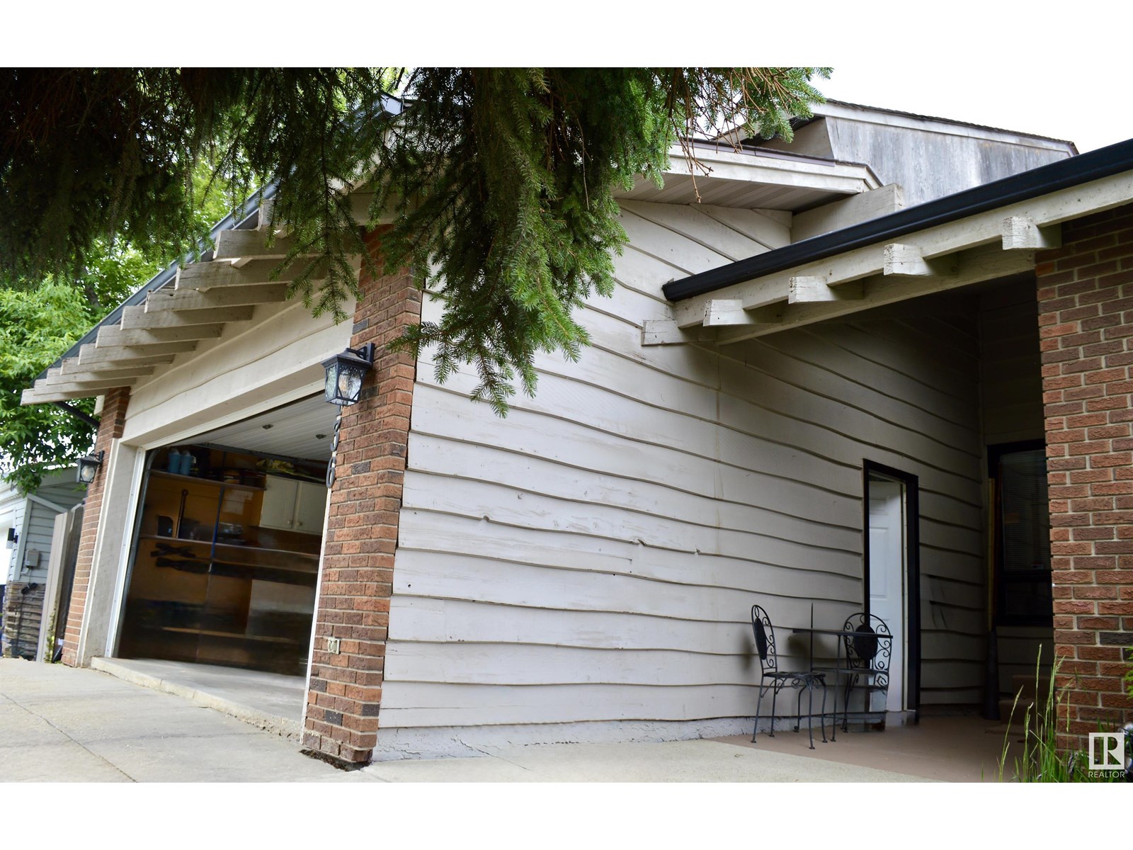 1136 PARKER DR
