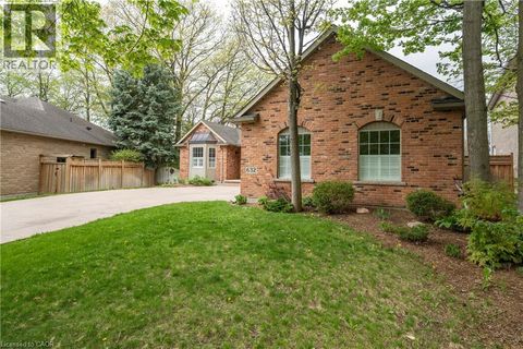 632 BAYHAMPTON Crescent Waterloo ON N2K3N9