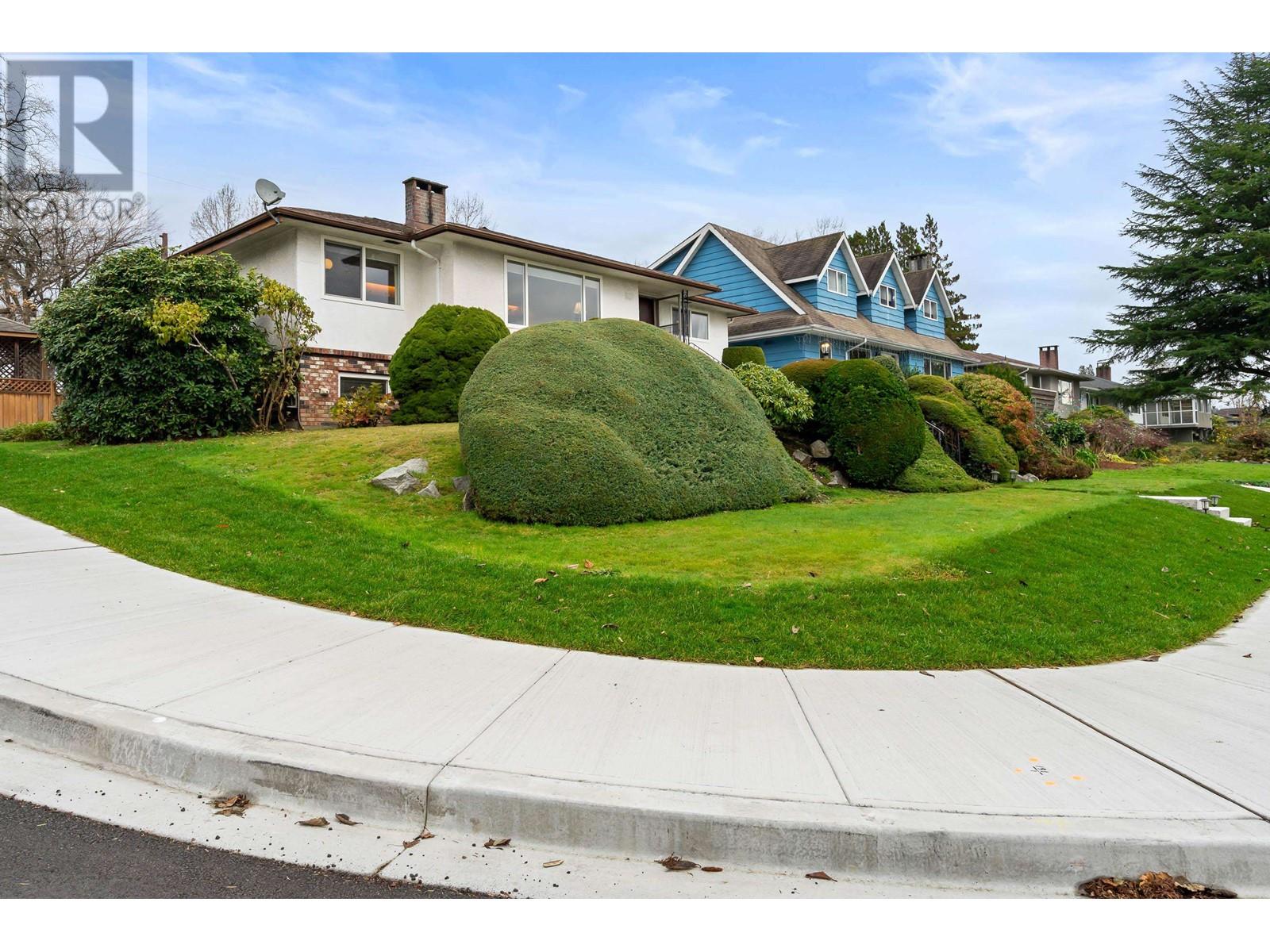6825 HYCREST DRIVE