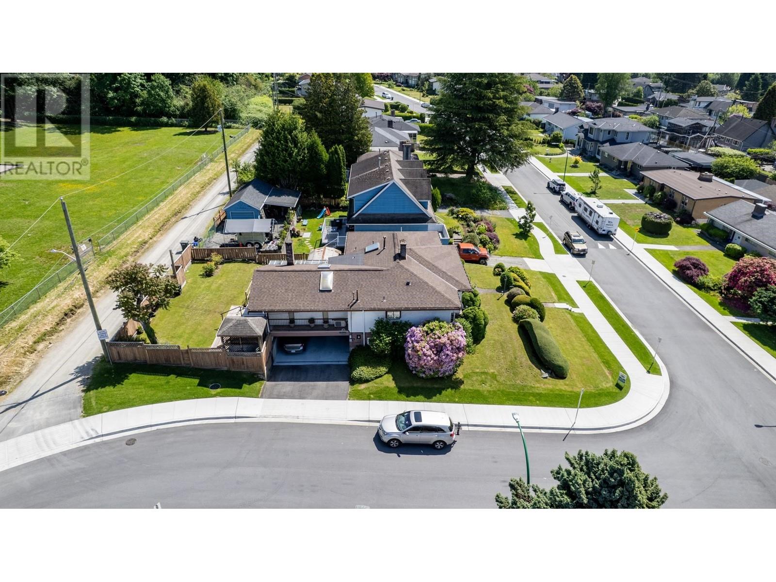 6825 HYCREST DRIVE