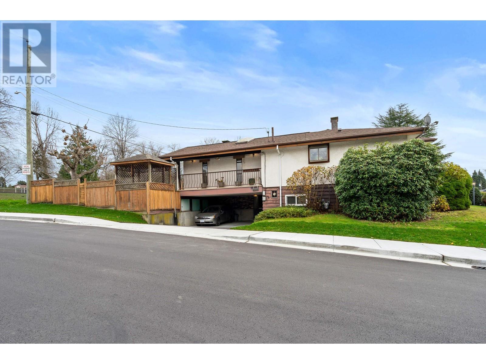 6825 HYCREST DRIVE