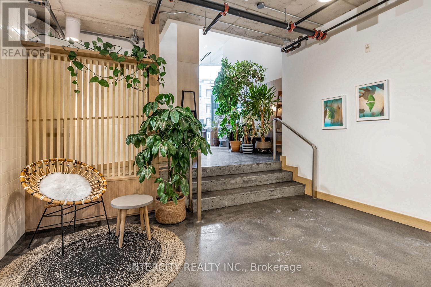 102 - 277 DAVENPORT ROAD