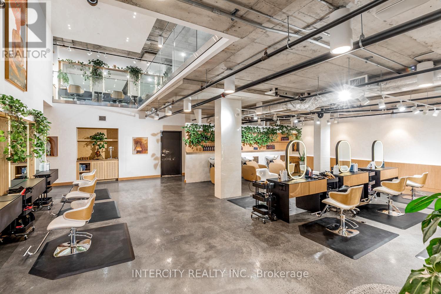 102 - 277 DAVENPORT ROAD