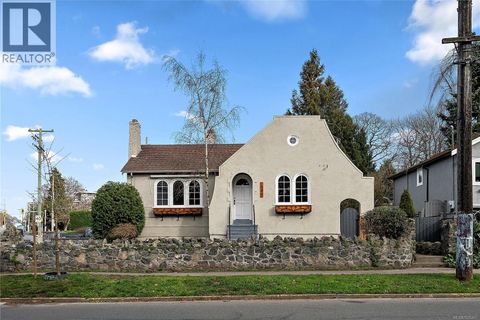 1095 Moss St Victoria BC V8V4P4