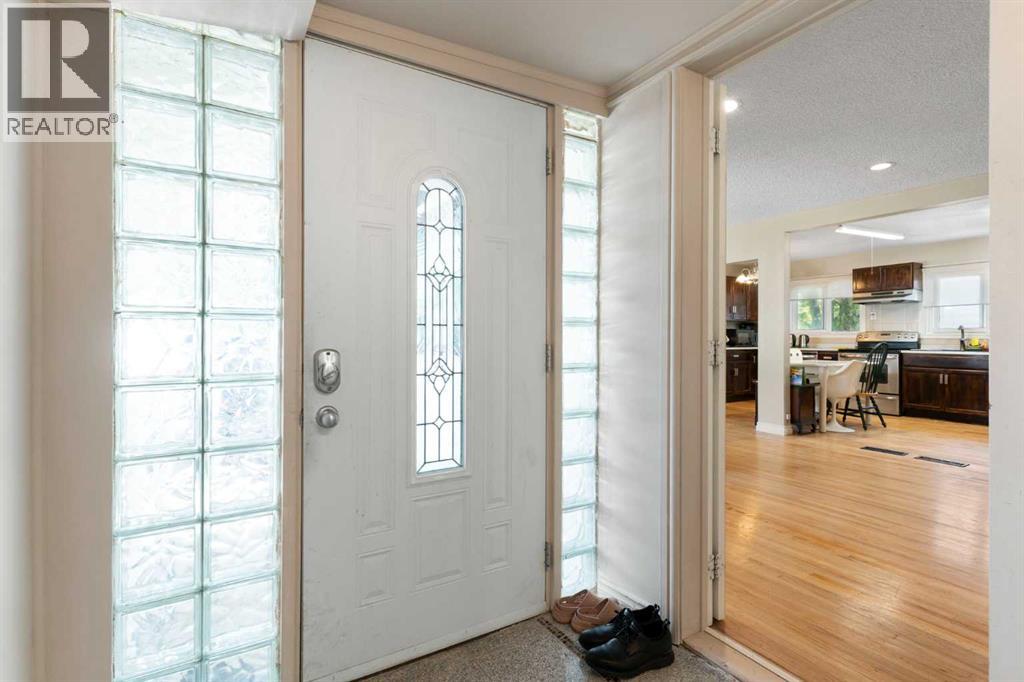 87 Hillgrove Drive SW