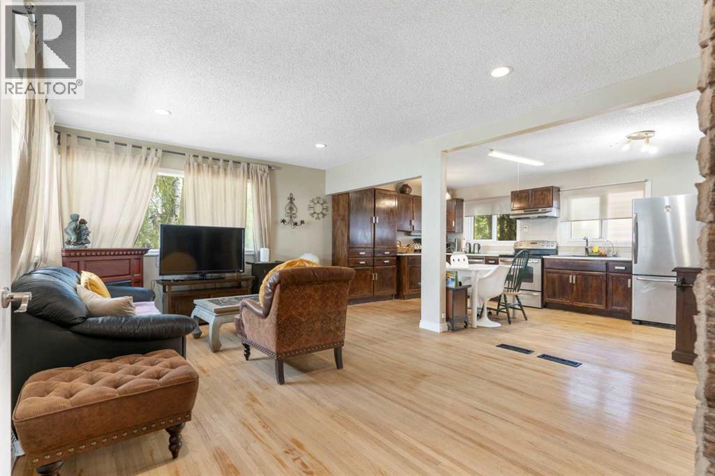 87 Hillgrove Drive SW