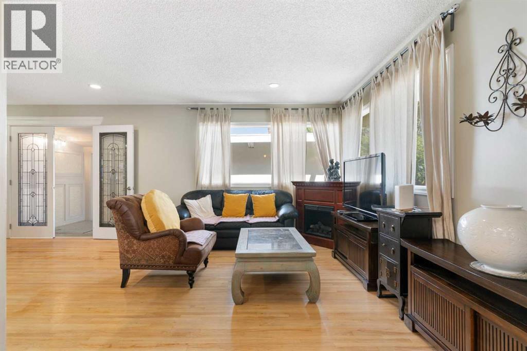 87 Hillgrove Drive SW