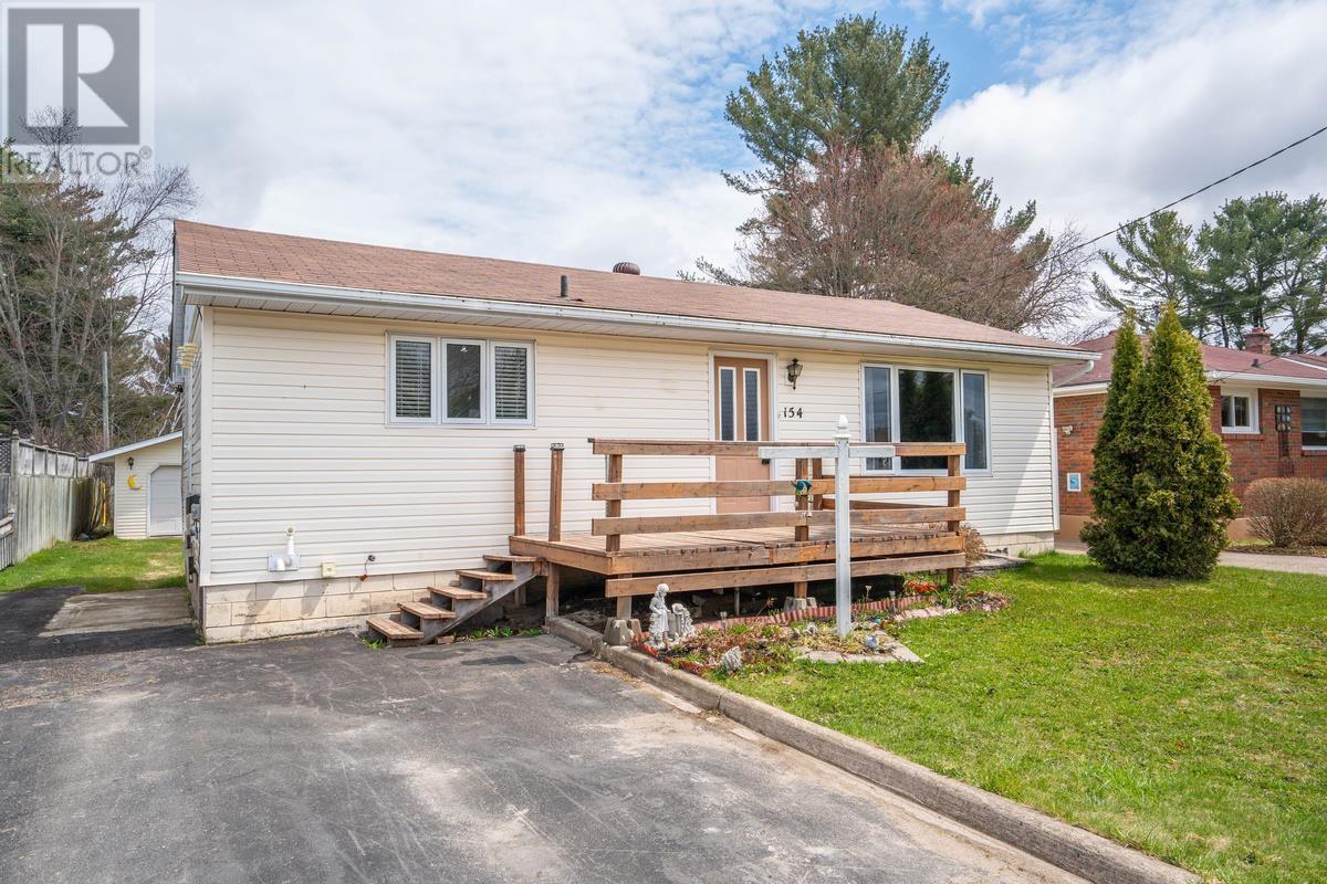 Photo 1 of 21 — 154 Manitou DR, Sault Ste. Marie, ON P6B5K9