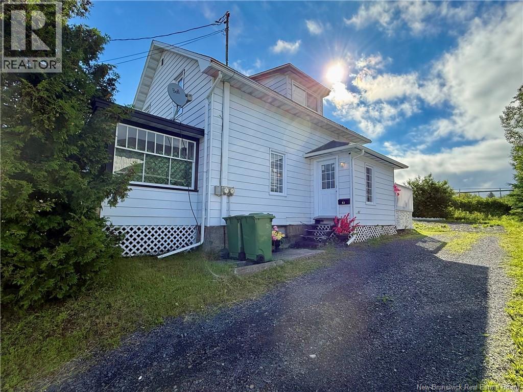Photo 1 of 18 — 93 39e Avenue, Edmundston, NB E3V2X1
