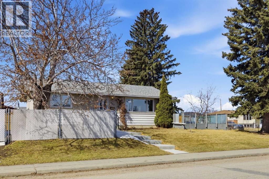 827 Forlee Drive SE