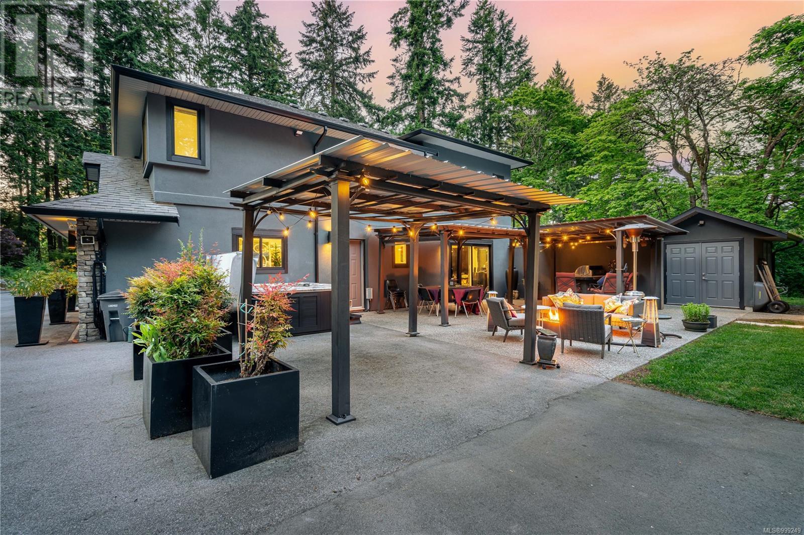 851 Sayward Rd