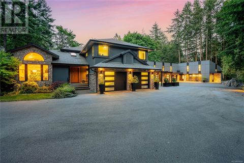 851 Sayward Rd Saanich BC V8Y1R5