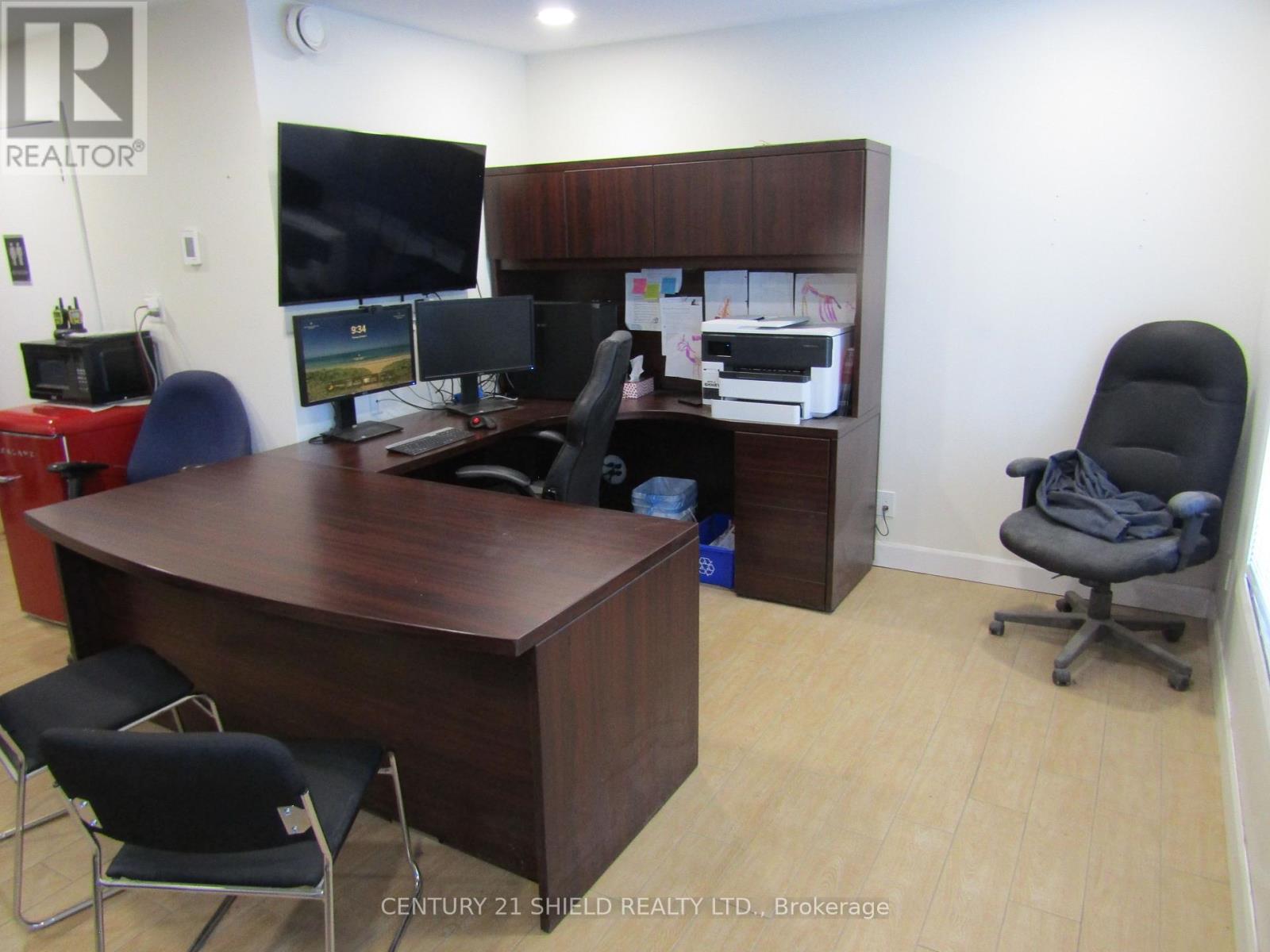 238 NINTH STREET W