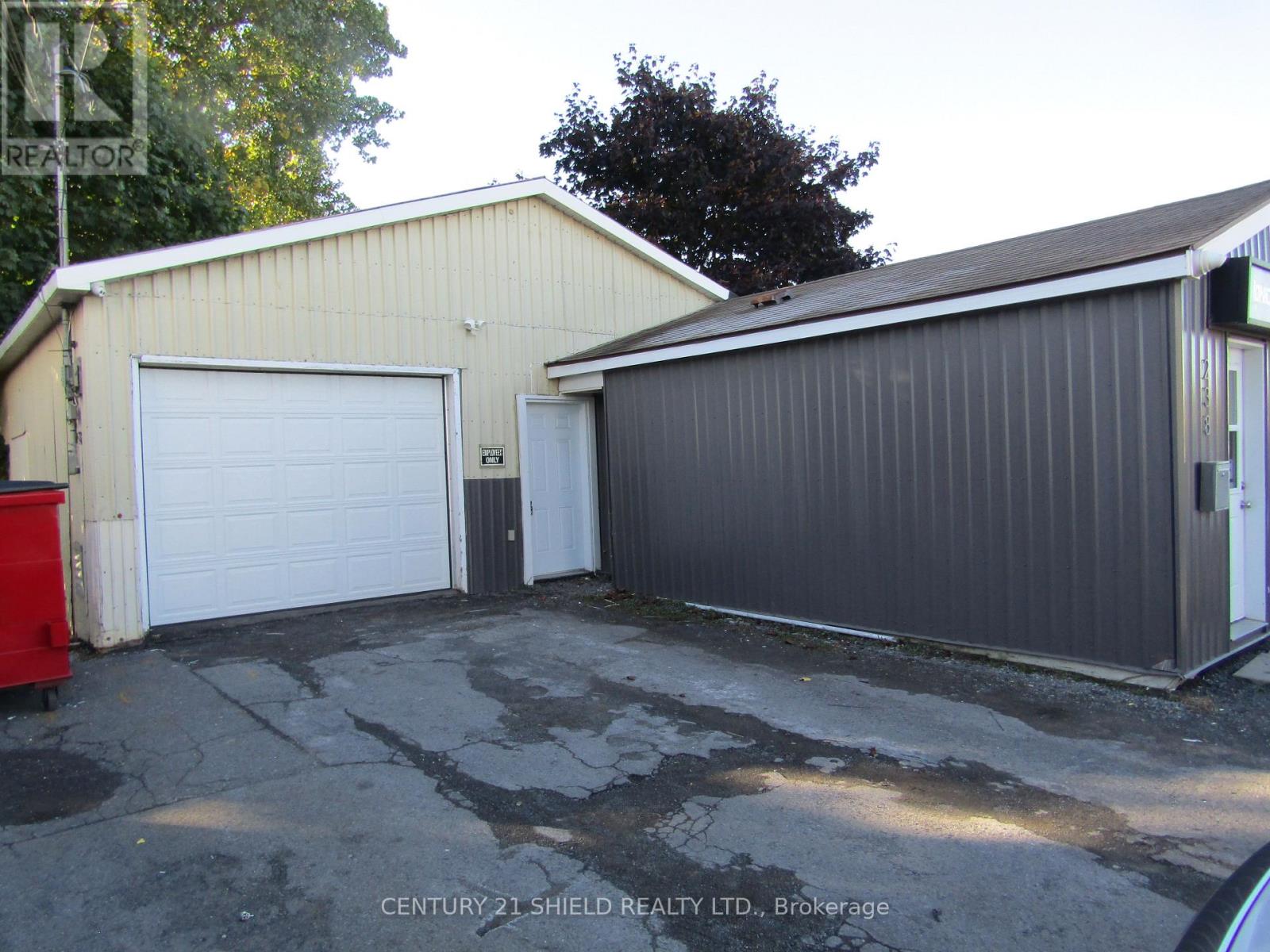 238 NINTH STREET W